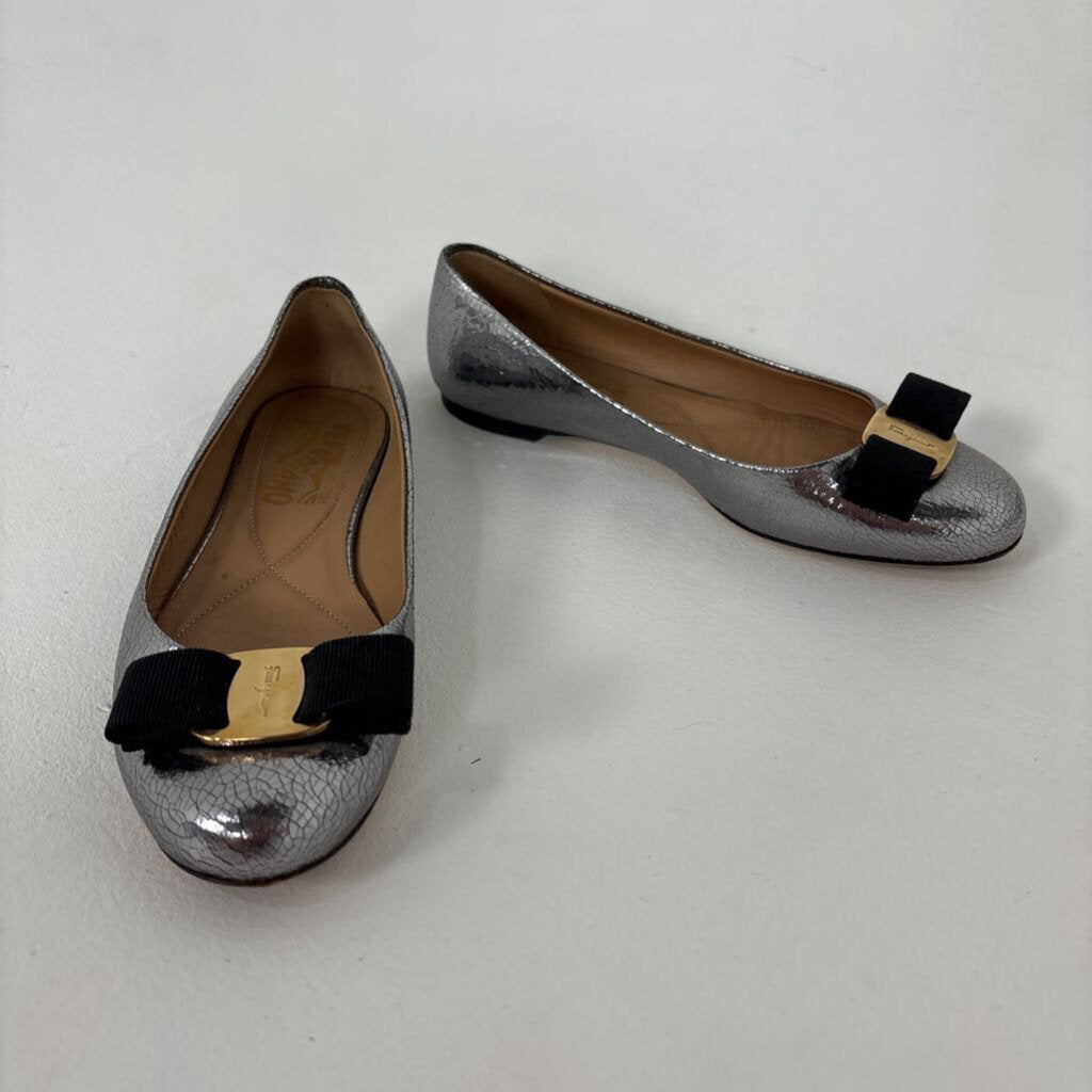 NWB Metallic Bow Flats (5)