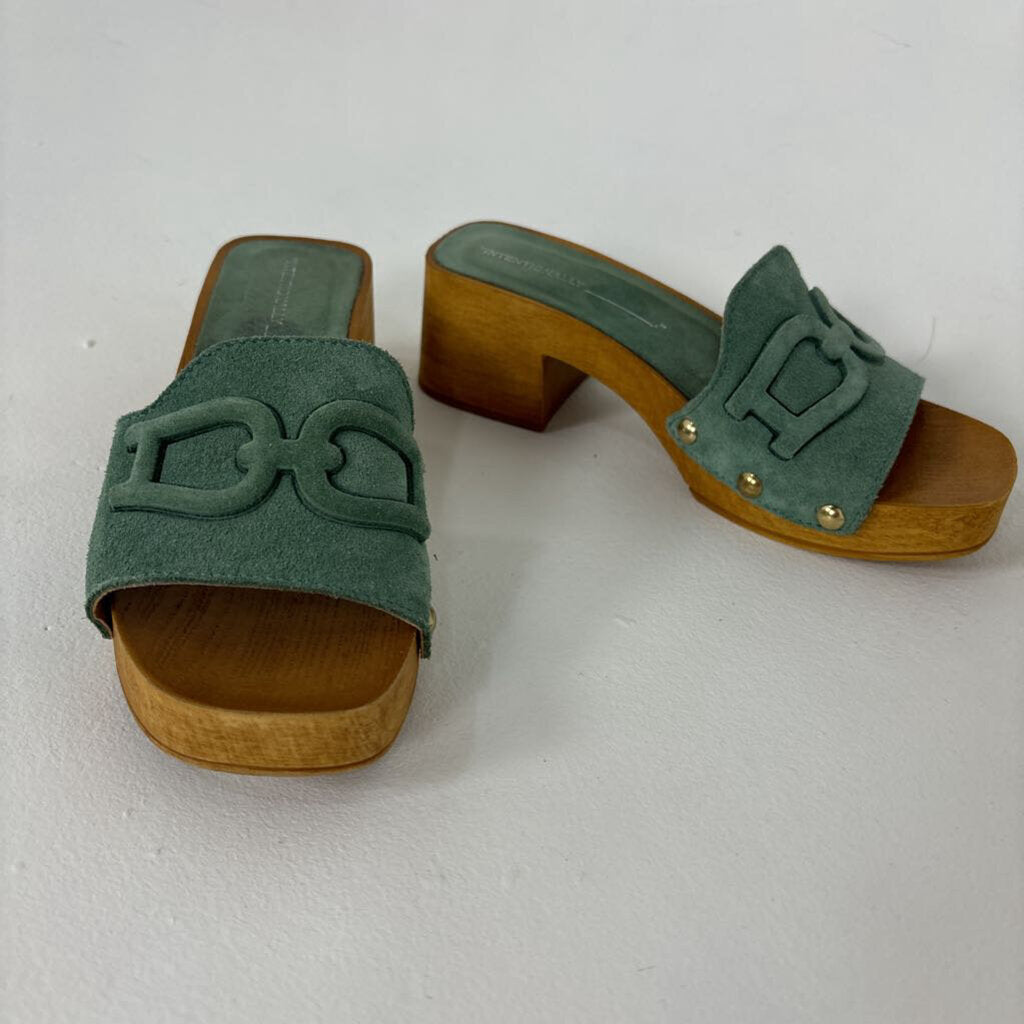 Suede Clog Sandals (36)