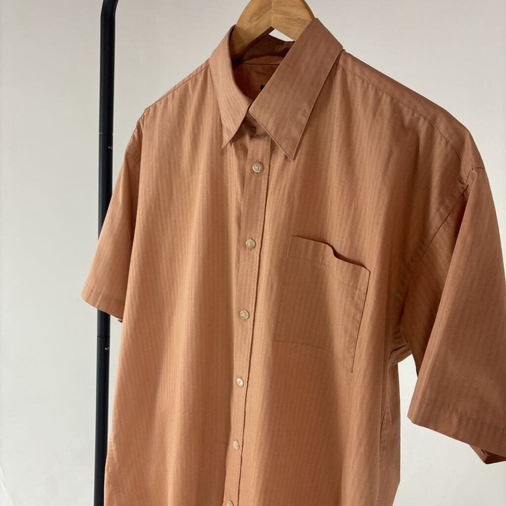 Short Sleeve Button Up (L)