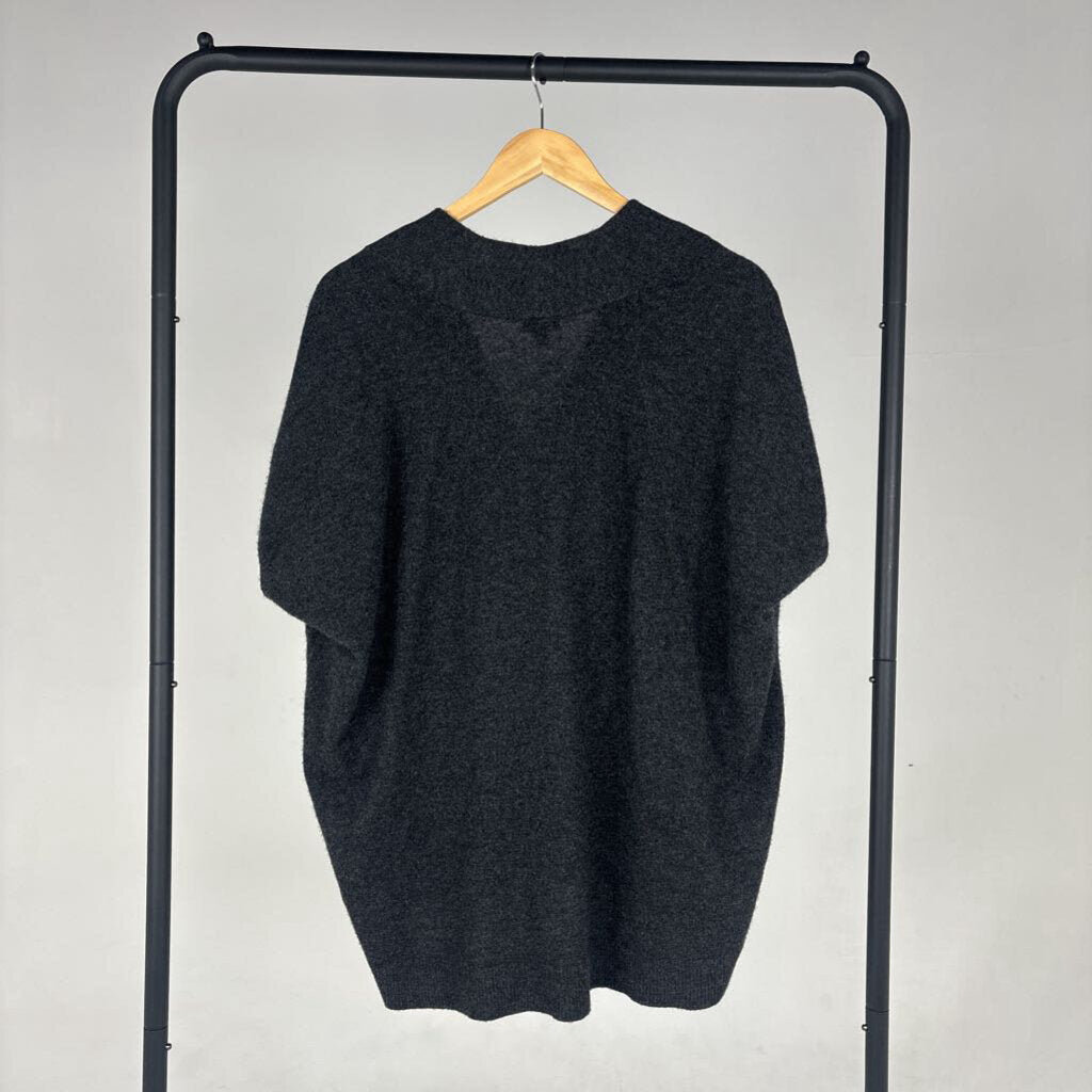 V-Neck Knit SS Sweater (XS)