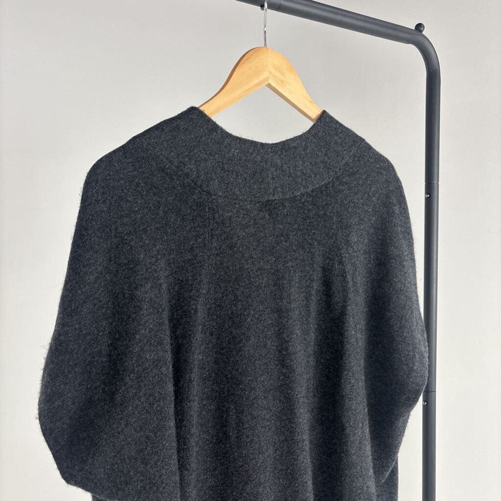 V-Neck Knit SS Sweater (XS)