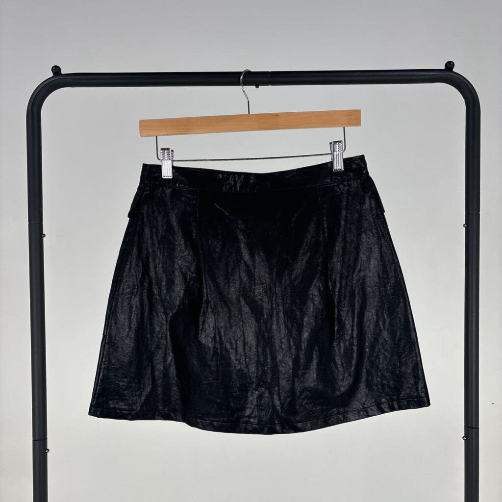 Faux Leather Mini Skirt (M)