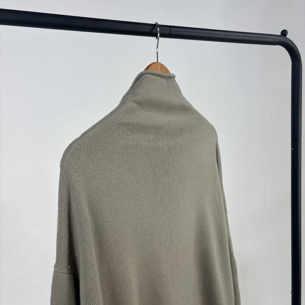 Mockneck Sweater (L)