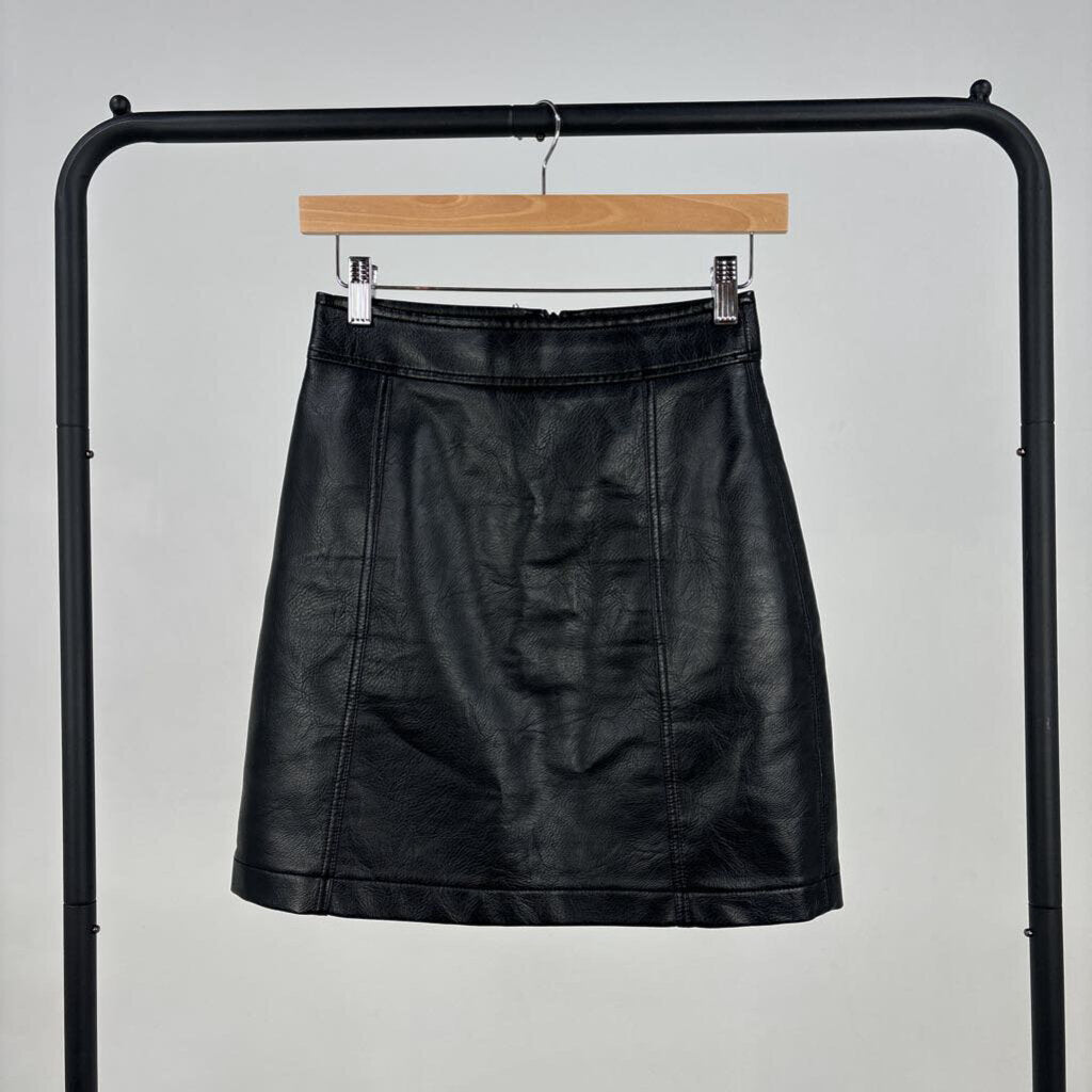 Pleather Mini Skirt (XS)