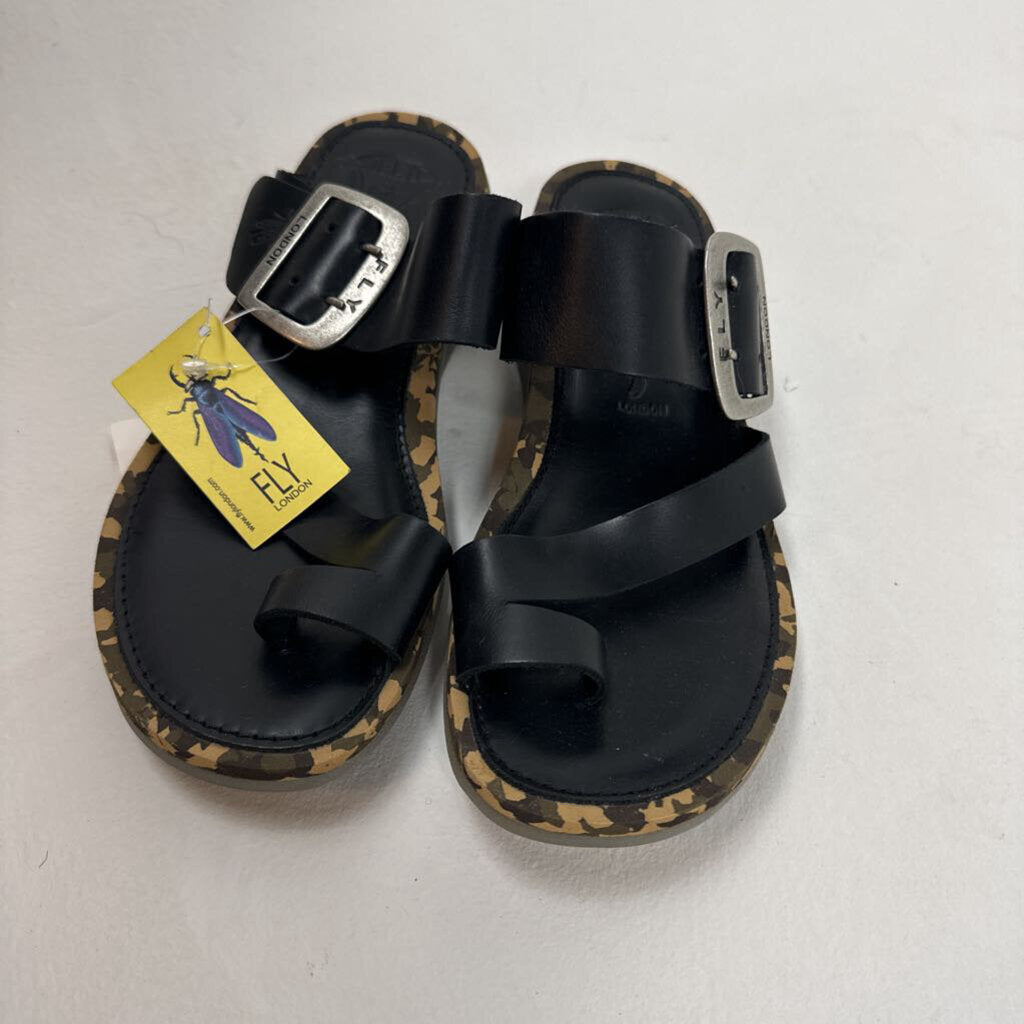 NWT! Flat Buckle Sandals (37)