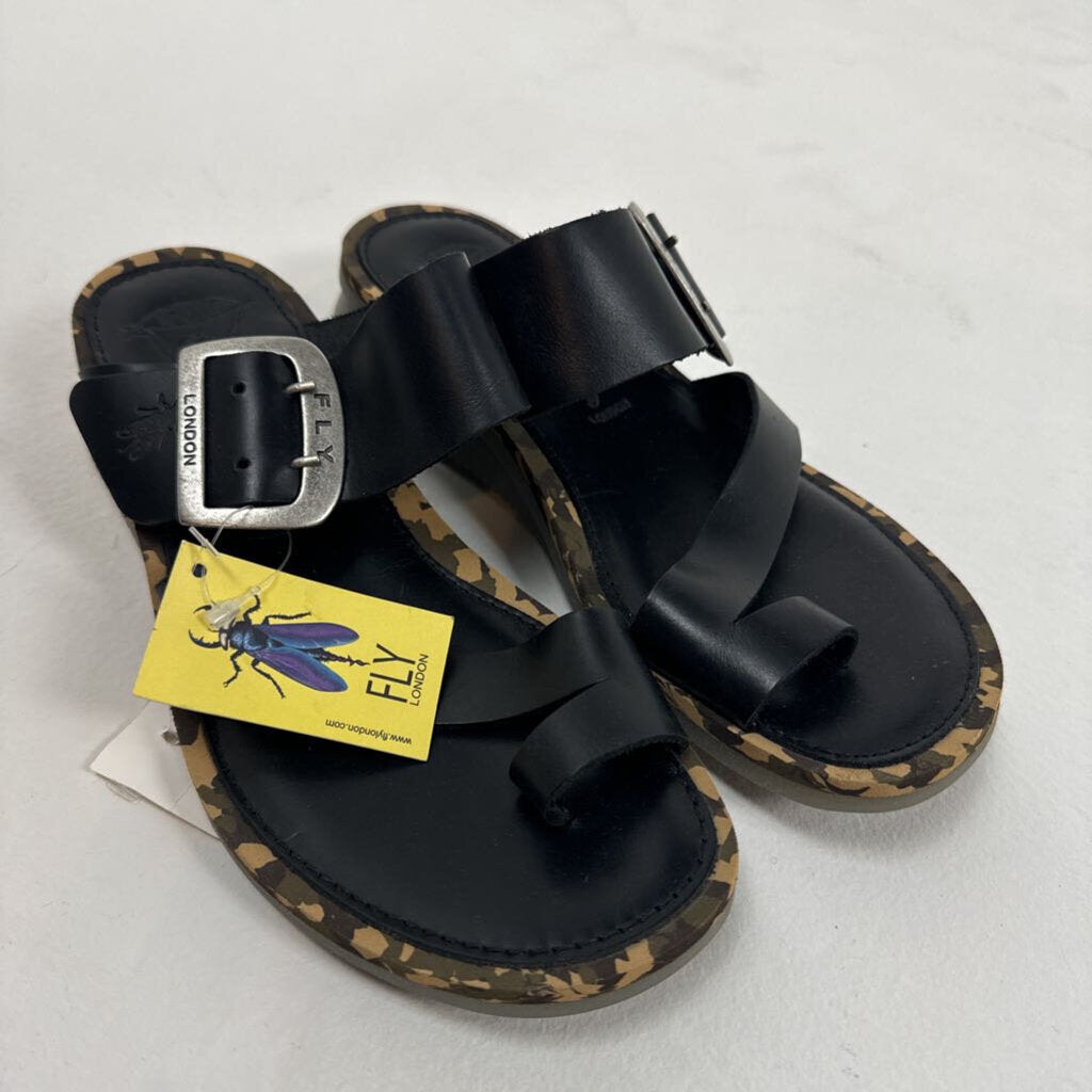 NWT! Flat Buckle Sandals (37)