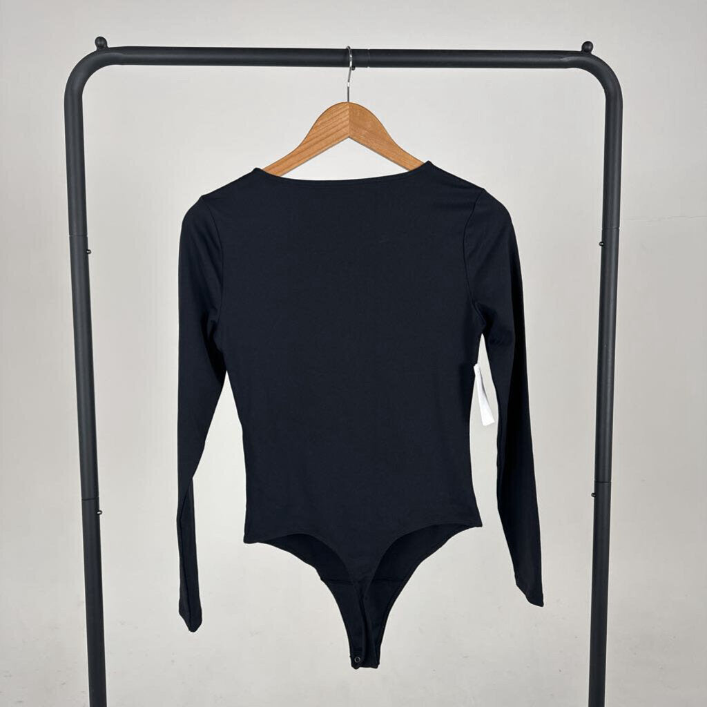 NWT! Key Hole Detail LS Bodysuit